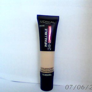 Loreal Infaillible Foundation Tube -Golden Beige