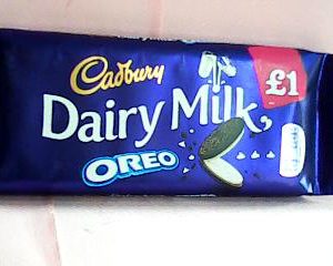 Cadbury Dairy Milk Oreo Chocolate Bar 120 g
